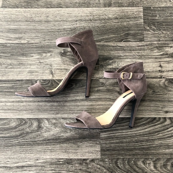 SOLD * FOREVER 21 Heels - Picture 2 of 5